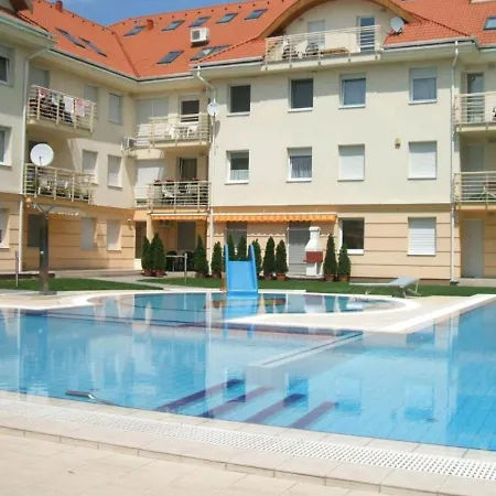 Relax Wellness Apartman Apartment