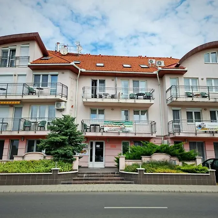 Relax Wellness Apartman Apartment
